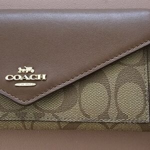 Coach Wyn Envelope wallet. EUC